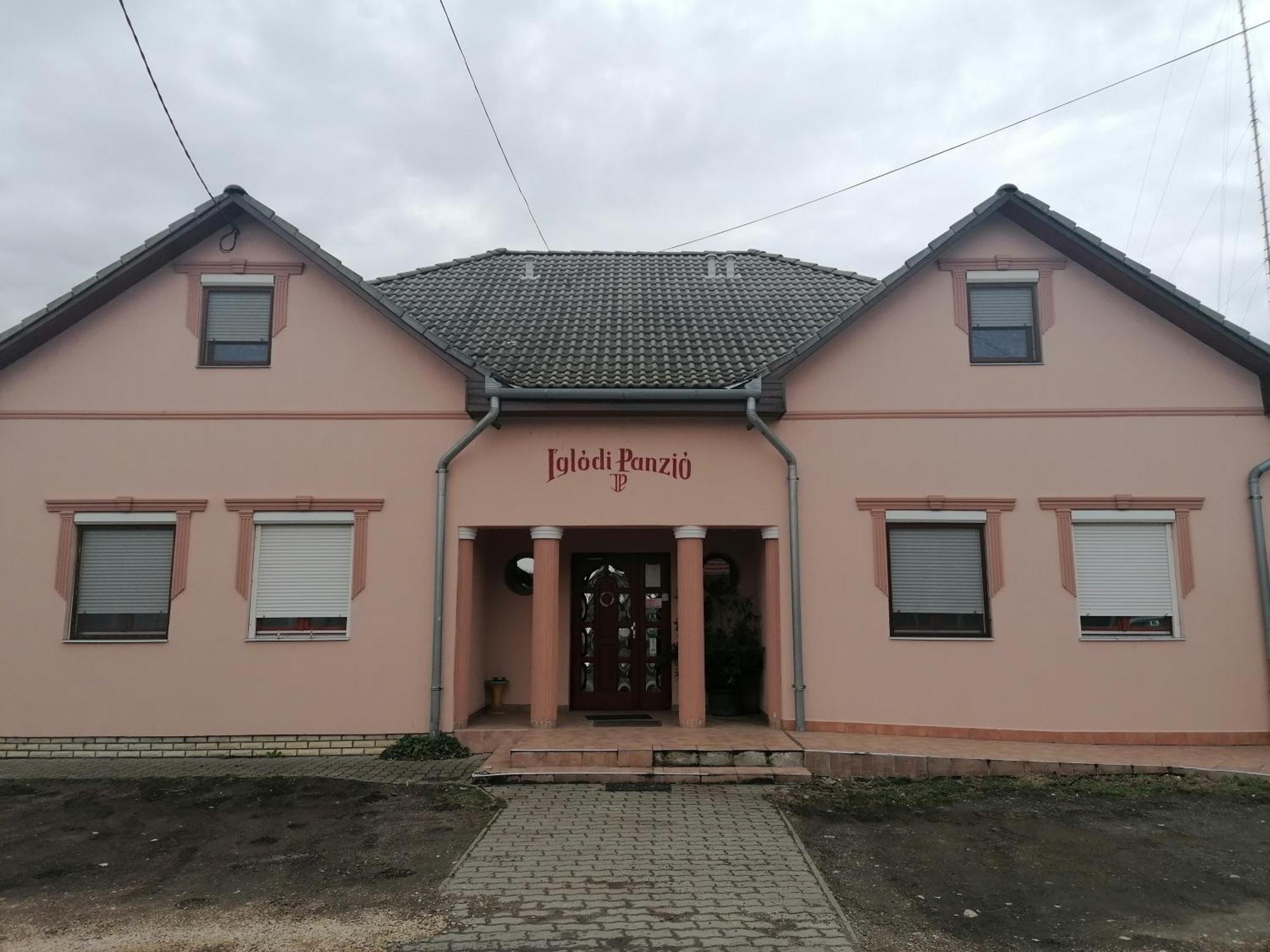 Iglódi Panzió Kunszentmárton Exterior foto