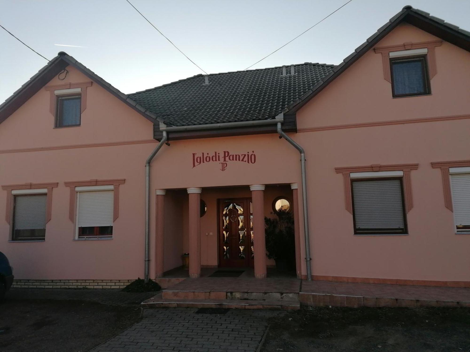 Iglódi Panzió Kunszentmárton Exterior foto