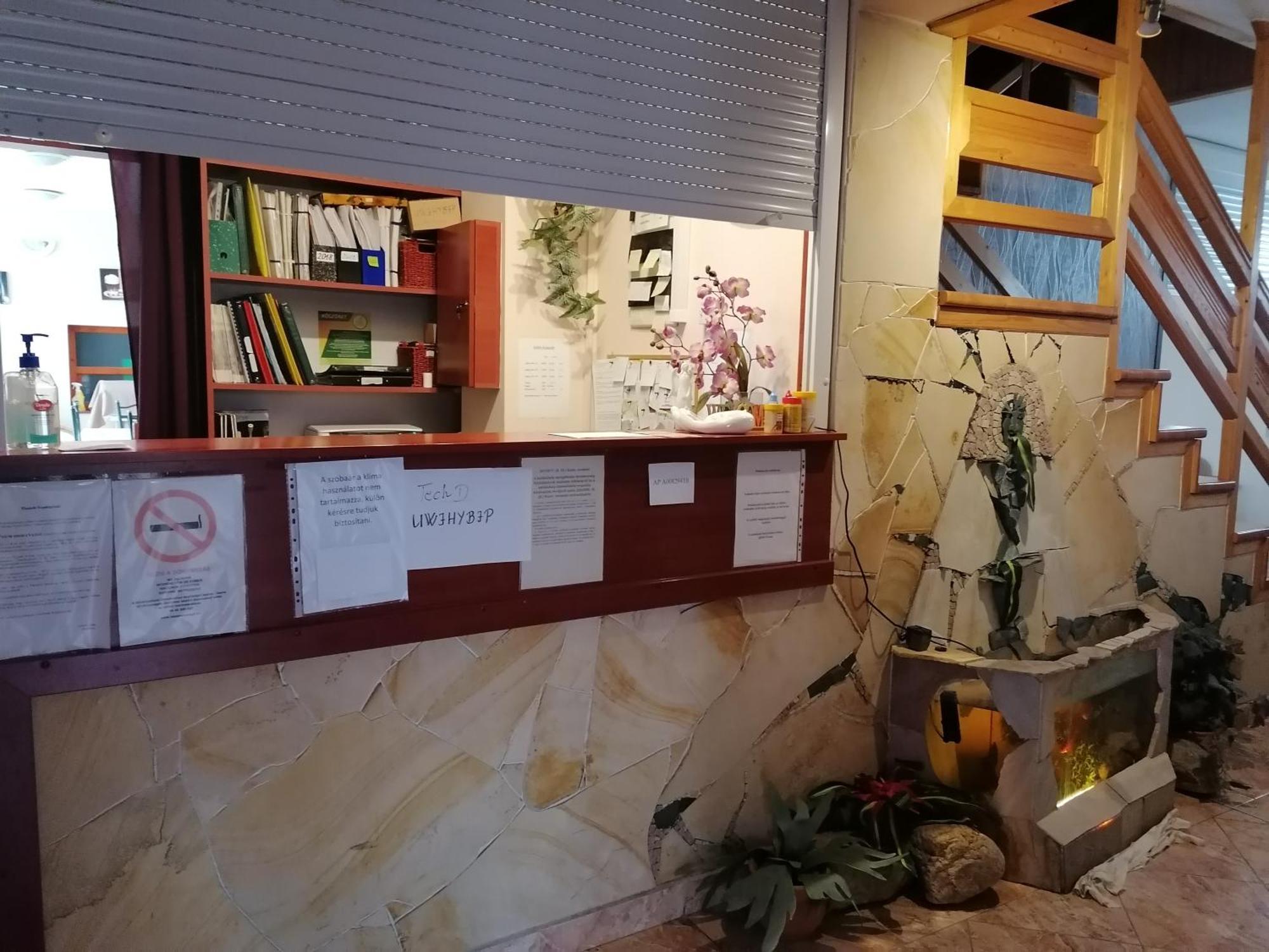 Iglódi Panzió Kunszentmárton Exterior foto